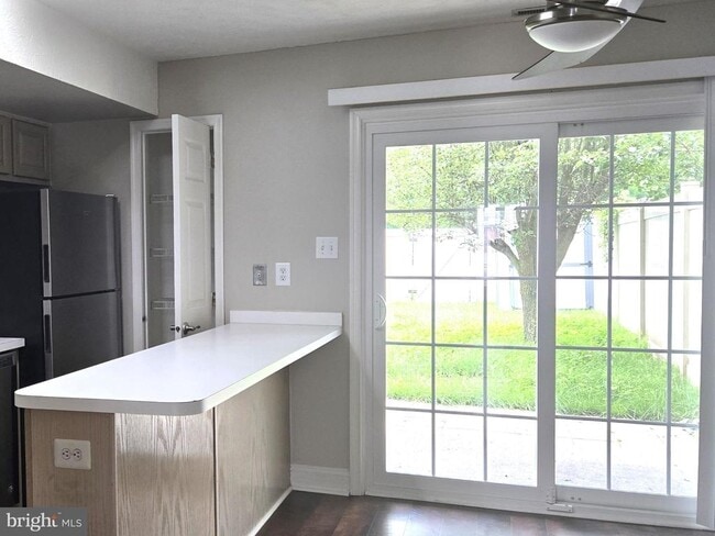 Building Photo - 219 Fieldstone Ln