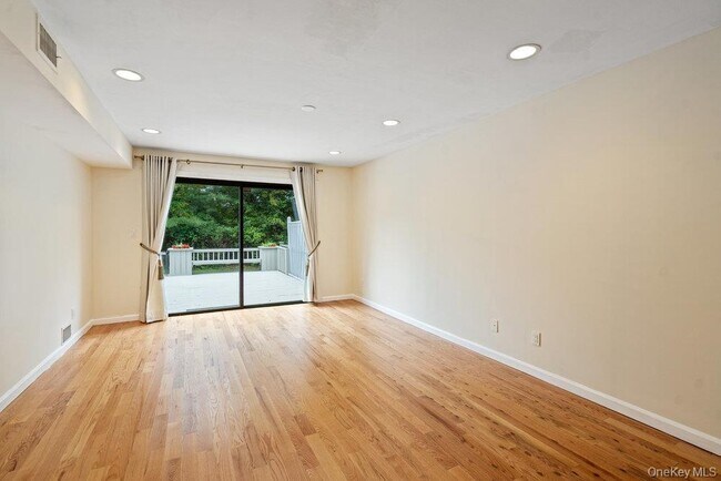 Building Photo - 90 Foxwood Dr
