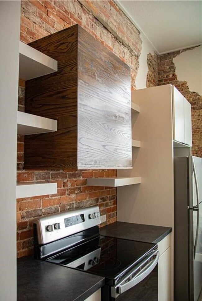 Building Photo - One Bedroom Apartment