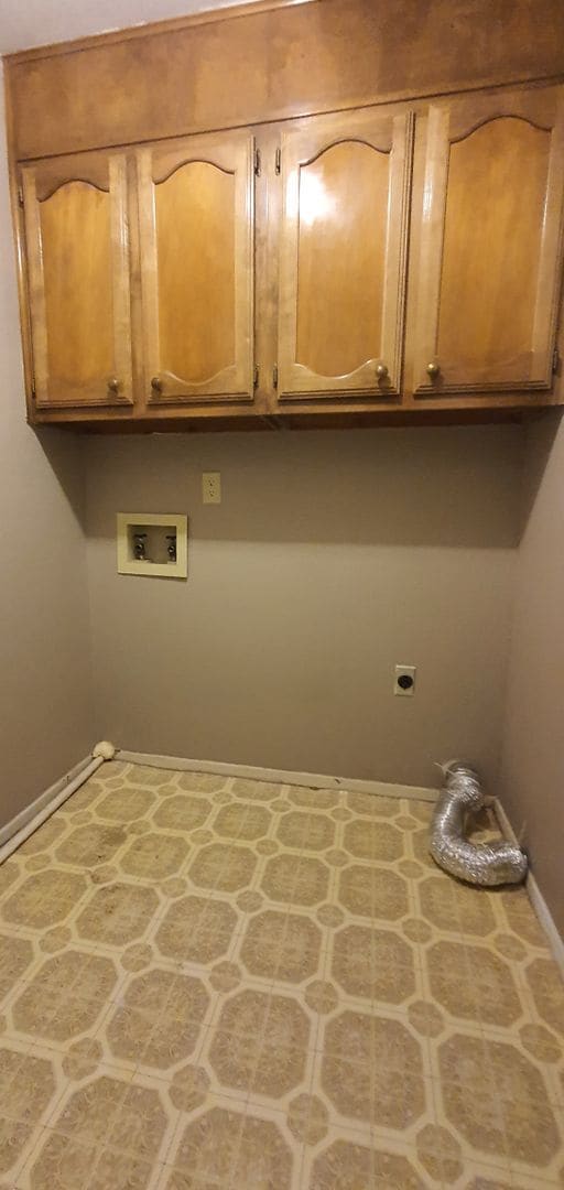 Building Photo - Spacious 2 bedroom 2 bath townhome COMING ...