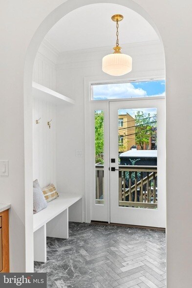 Building Photo - 2460 Ontario Rd NW