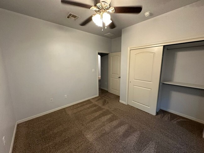 Building Photo - 4 Bed 3 Bath Home