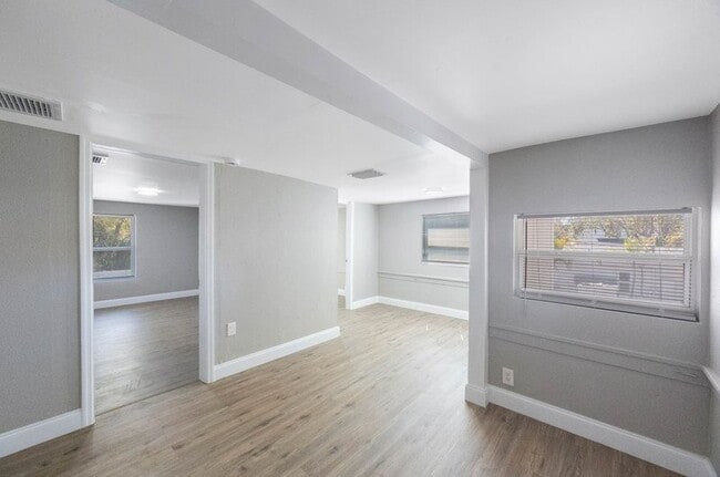 Building Photo - 955 9th Ave S