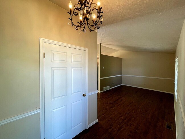 Building Photo - Great 4 Bed/3 Bath home in Layton
