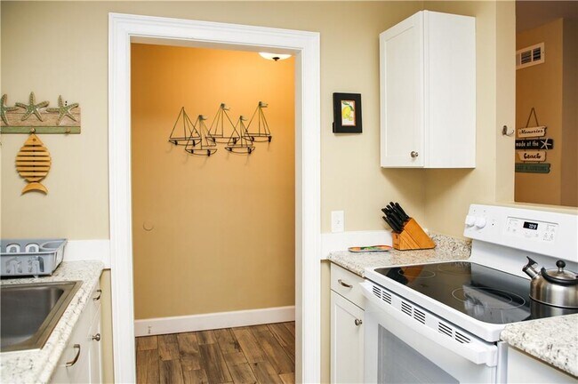 Building Photo - 1000 Sea Island Rd