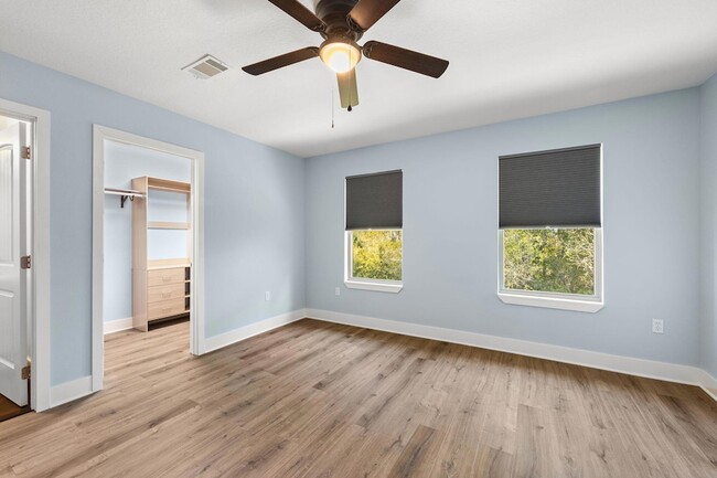 Building Photo - 140 Kinley Ave