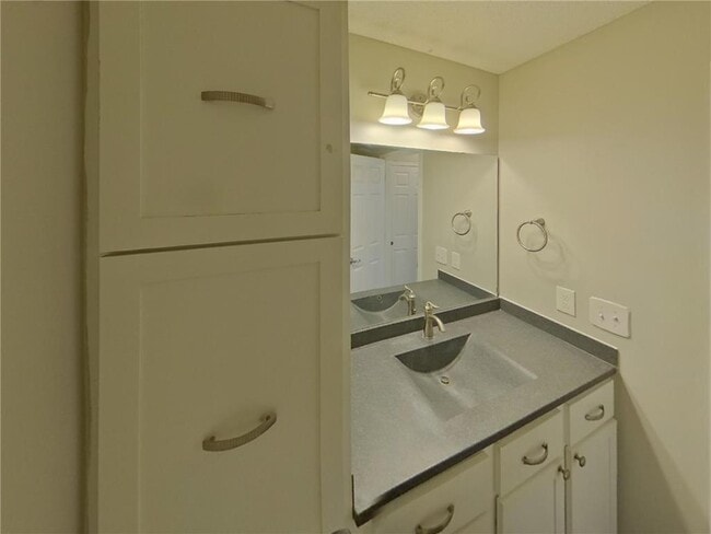 Building Photo - 16476 Jarrett Cir