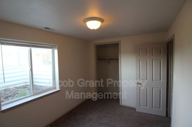 Building Photo - 4240 Willow Canyon Dr