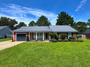 Building Photo - Well Maintained Three Bedroom Home in Hope...