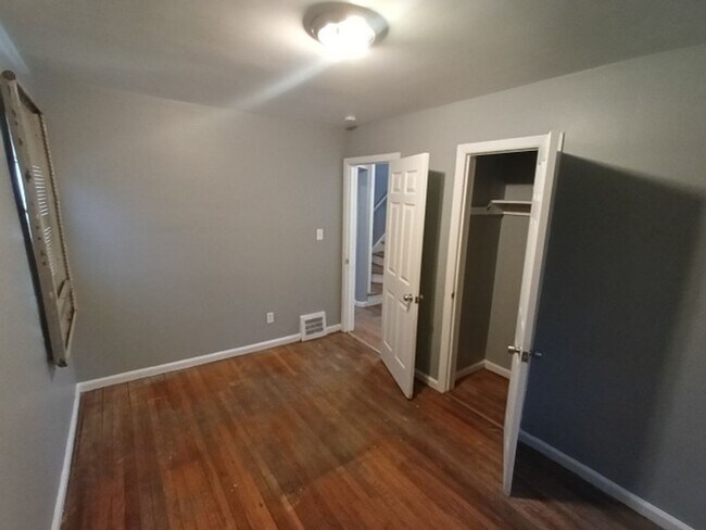 Building Photo - EAST SIDE - 3bd Brick Bungalow $1100/mo