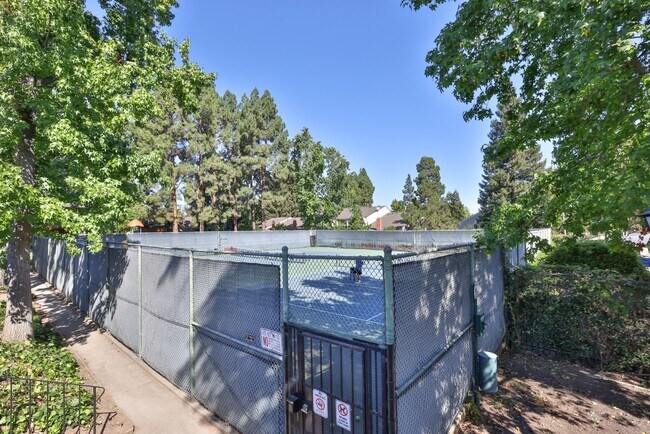 Building Photo - Newly renovated townhome in Cupertino with top schools and great amenities