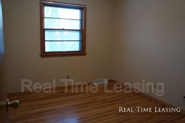 Building Photo - 311 W 74th St