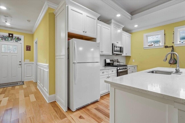 Building Photo - 855 Avery Park Dr