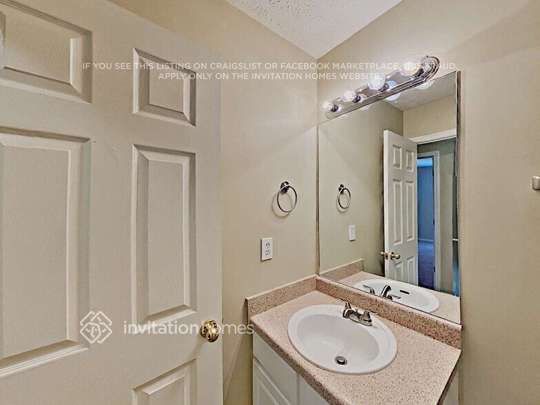 Building Photo - 4465 High Gate Dr NW