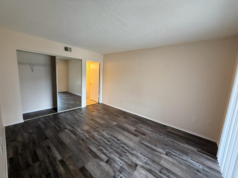 Building Photo - 8144 Fairways Cir