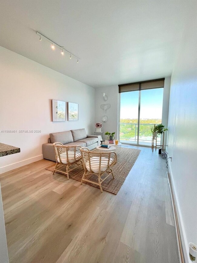 Building Photo - 2525 SW 3rd Ave