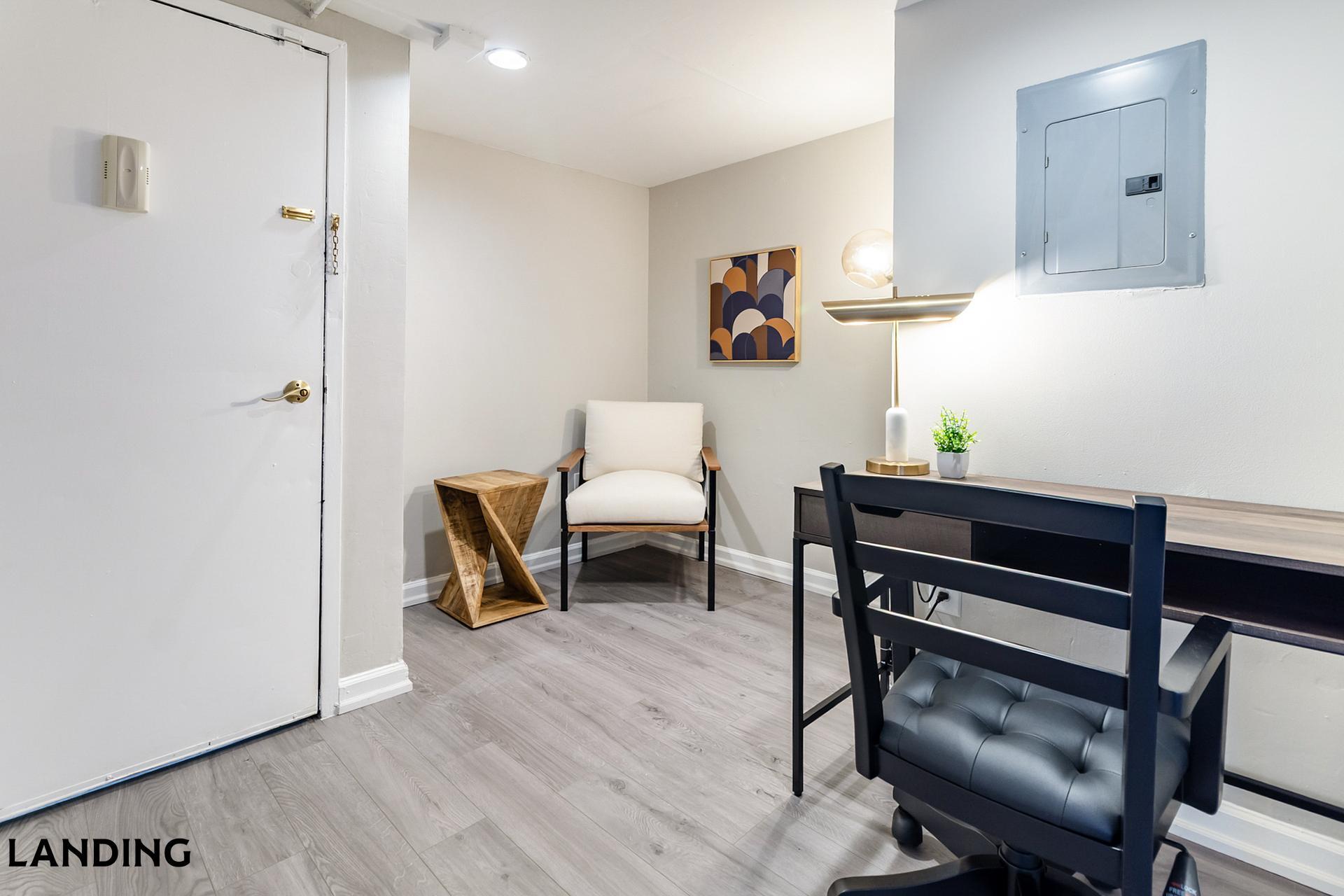 Building Photo - 265 College St