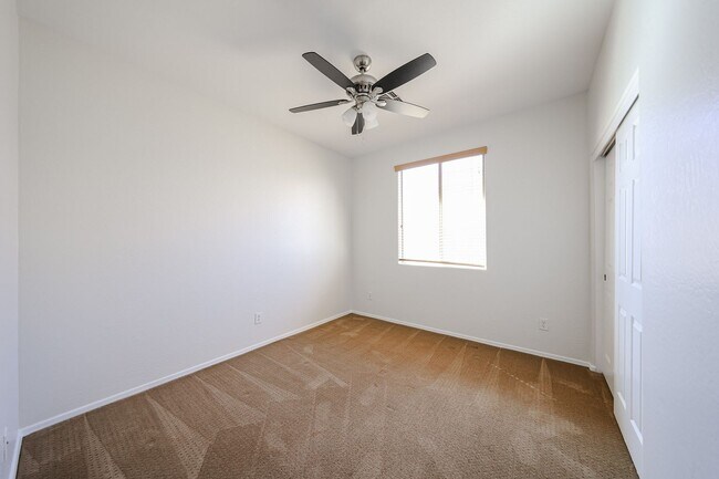 Building Photo - Charming 4 Bed 2 bath 2 Car Garage Home in...
