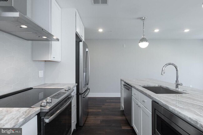 Building Photo - 711 N 16th St