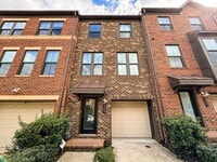 Building Photo - Stunning 3 Bed 3.5 Bath Townhome With Atta...