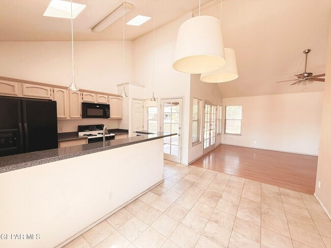 Building Photo - 1517 Desierto Rico Ave