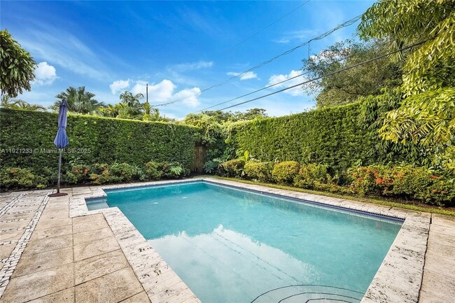 Building Photo - 10670 SW 77th Ave