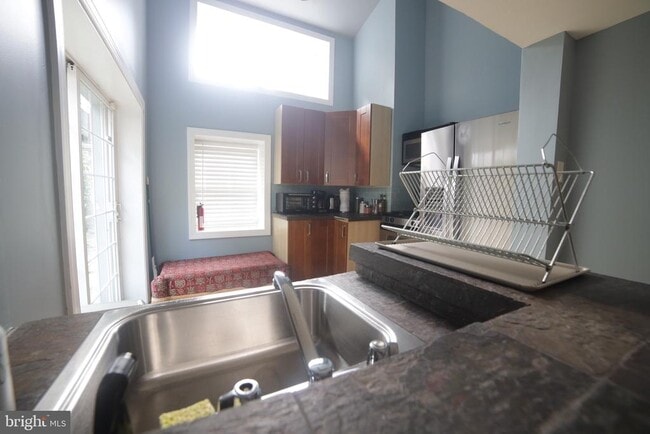 Building Photo - 908 New Market St