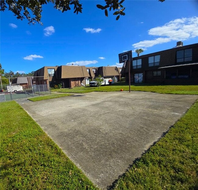 Building Photo - 1836 N Crystal Lake Dr