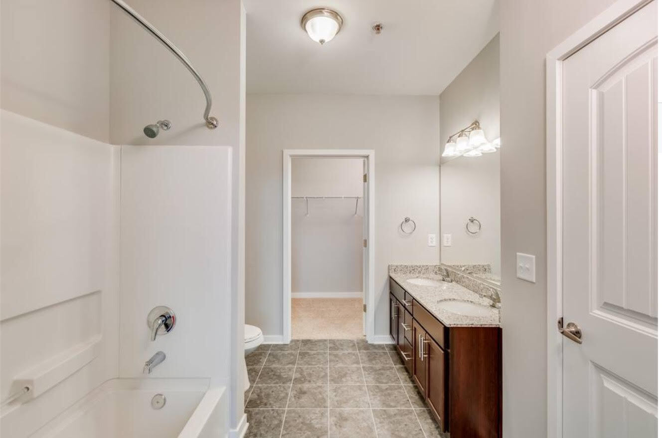 Bathroom and closet - 1118 Litton Avenue