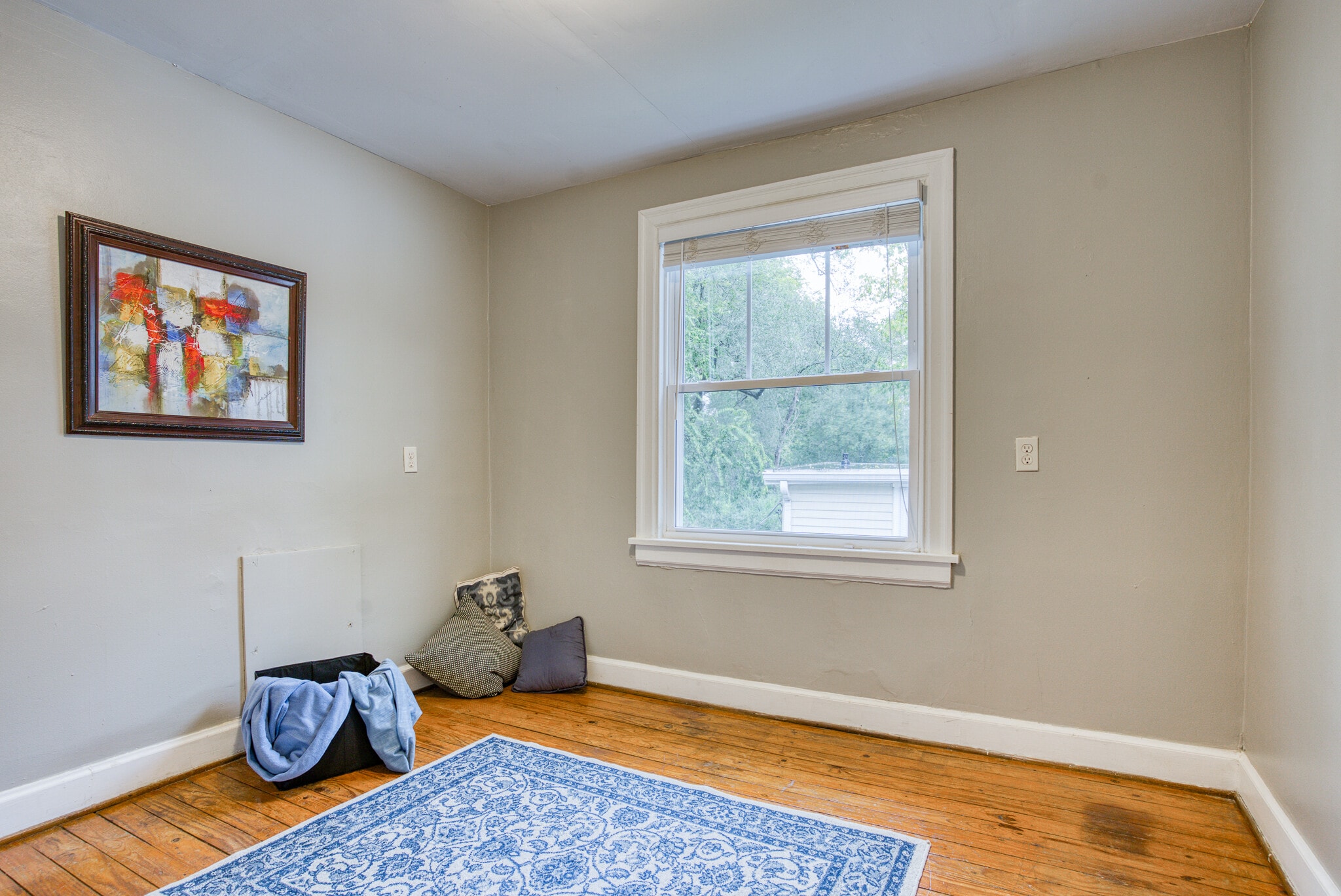 Back Bedroom - 1000b Grandview Dr