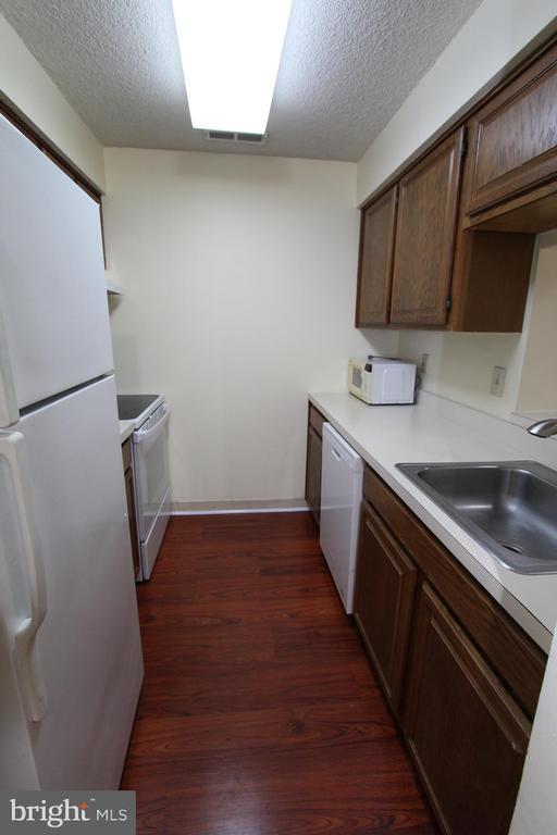 Building Photo - 5017-5017 Ravens Crest Dr