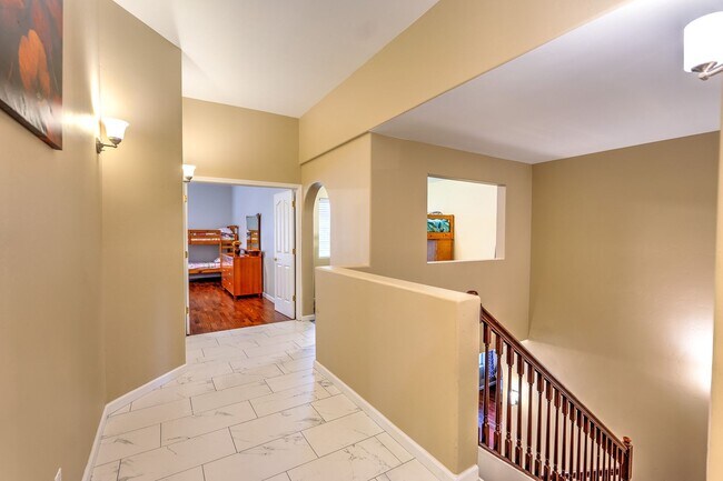 Building Photo - Large mountain home with 2 car garage and fenced in back yard.