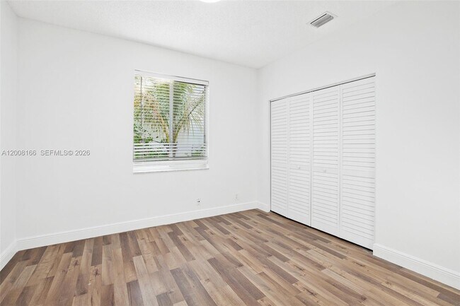 Building Photo - 646 Heritage Dr