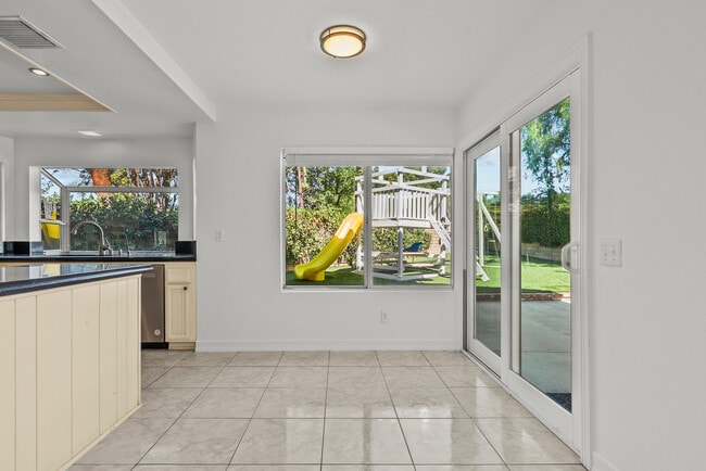 Building Photo - 7231 Spring Ct