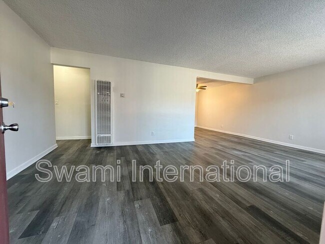 Building Photo - 13448 1/2-13612-22 Doty Ave