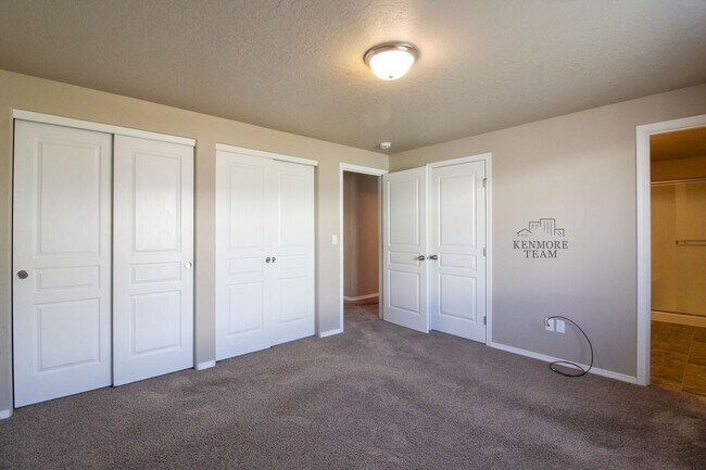 Building Photo - 6101 Turf Paradise Dr