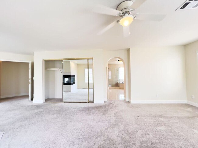 Building Photo - Great location house in Green Valley