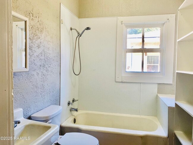 Building Photo - 137 S St Antoine St