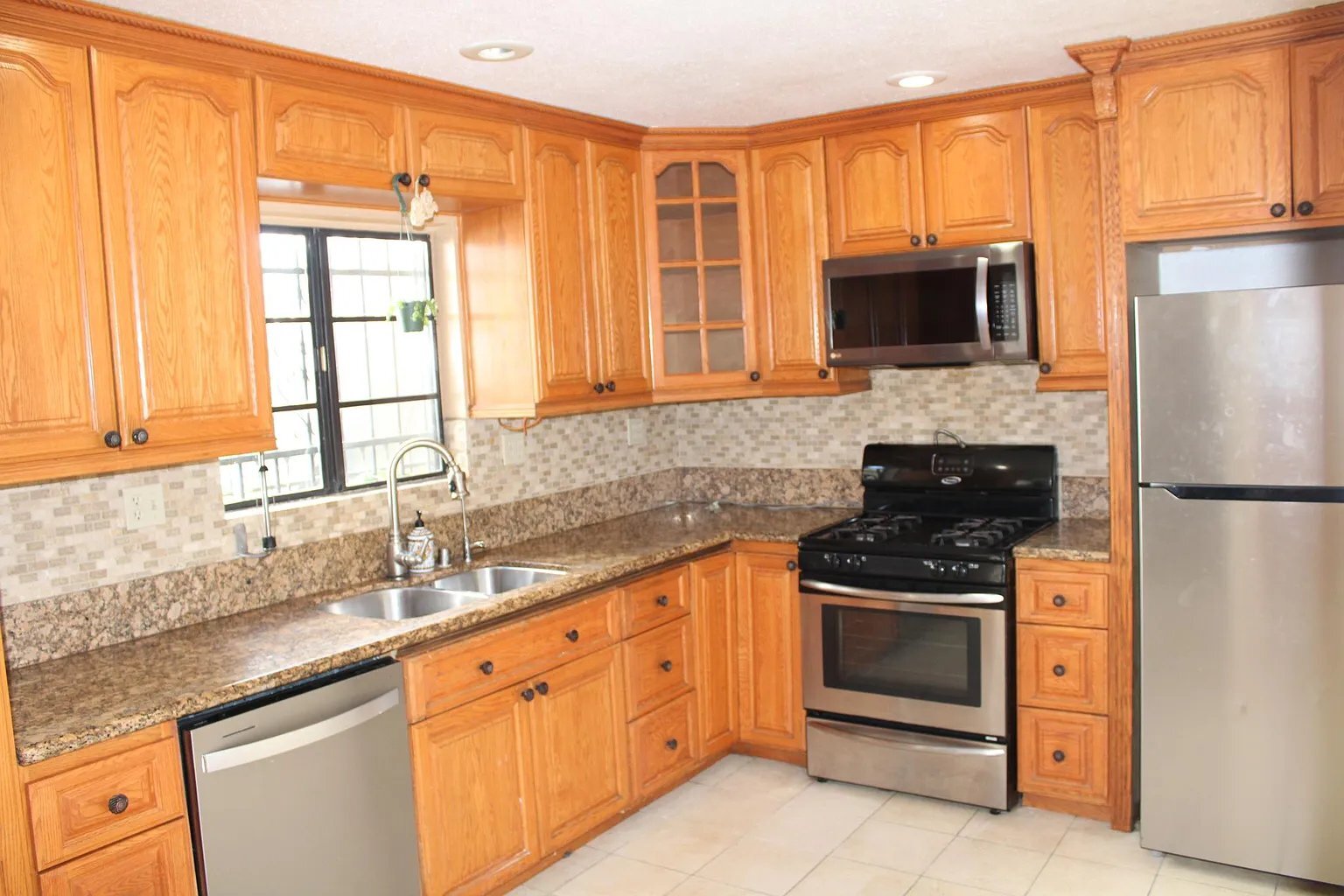 Building Photo - 1348 N Orange Dr