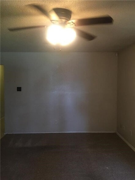 Building Photo - 4704 Sandage Ave