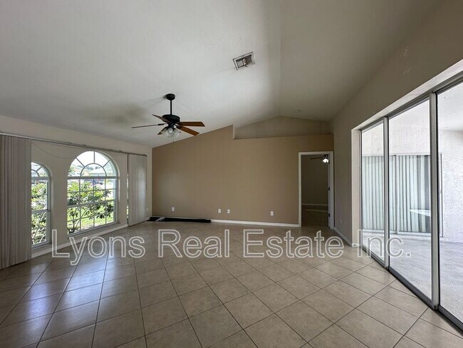 Building Photo - 8397 Bahamas Rd