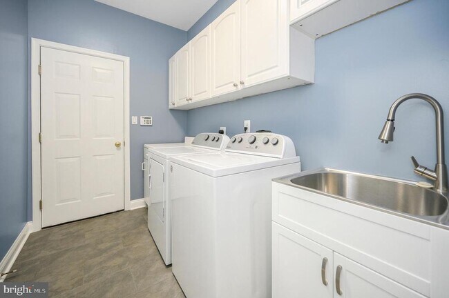Building Photo - 13784 Charismatic Way