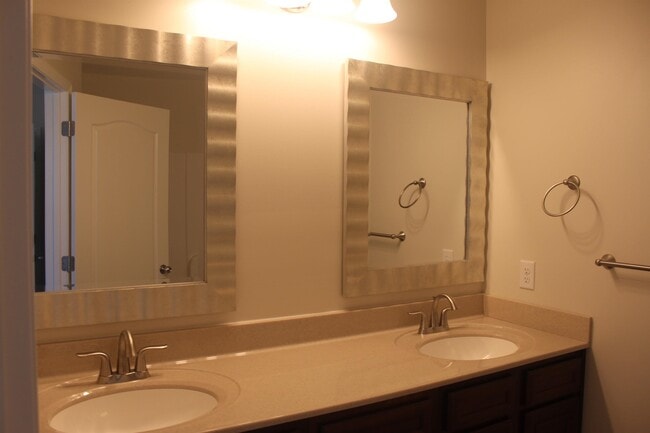 Building Photo - 113 Cedar Point Ln