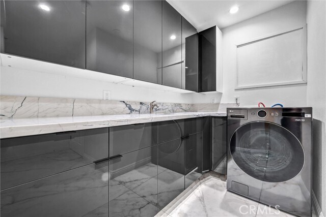 Building Photo - 1360 Baja St