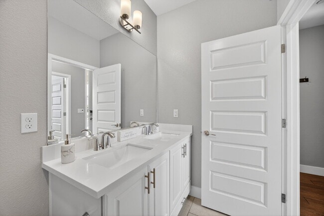 Building Photo - Charming 3-Bedroom Haven in Elk Grove with 2 Full Baths and 1603 Sq Ft of Comfort!