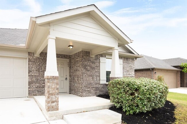 Building Photo - 609 Topaz Ln