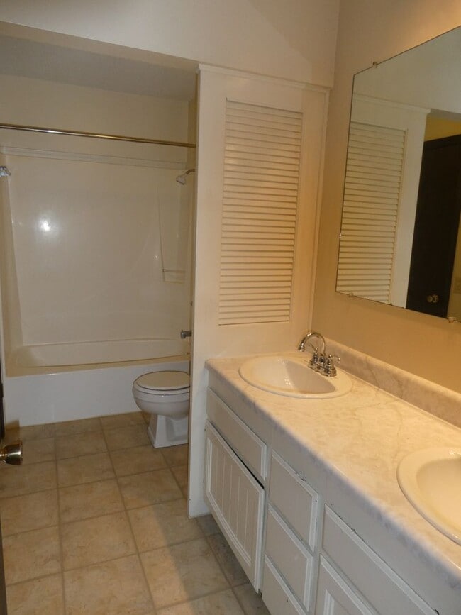 Building Photo - 2 bedroom 1 bath in West Columbia