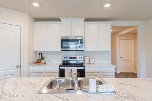 Building Photo - 3474 Cliffside Way