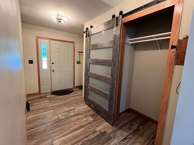 Building Photo - Beautiful 4 Bedroom 3 Bath Home in Cloquet...