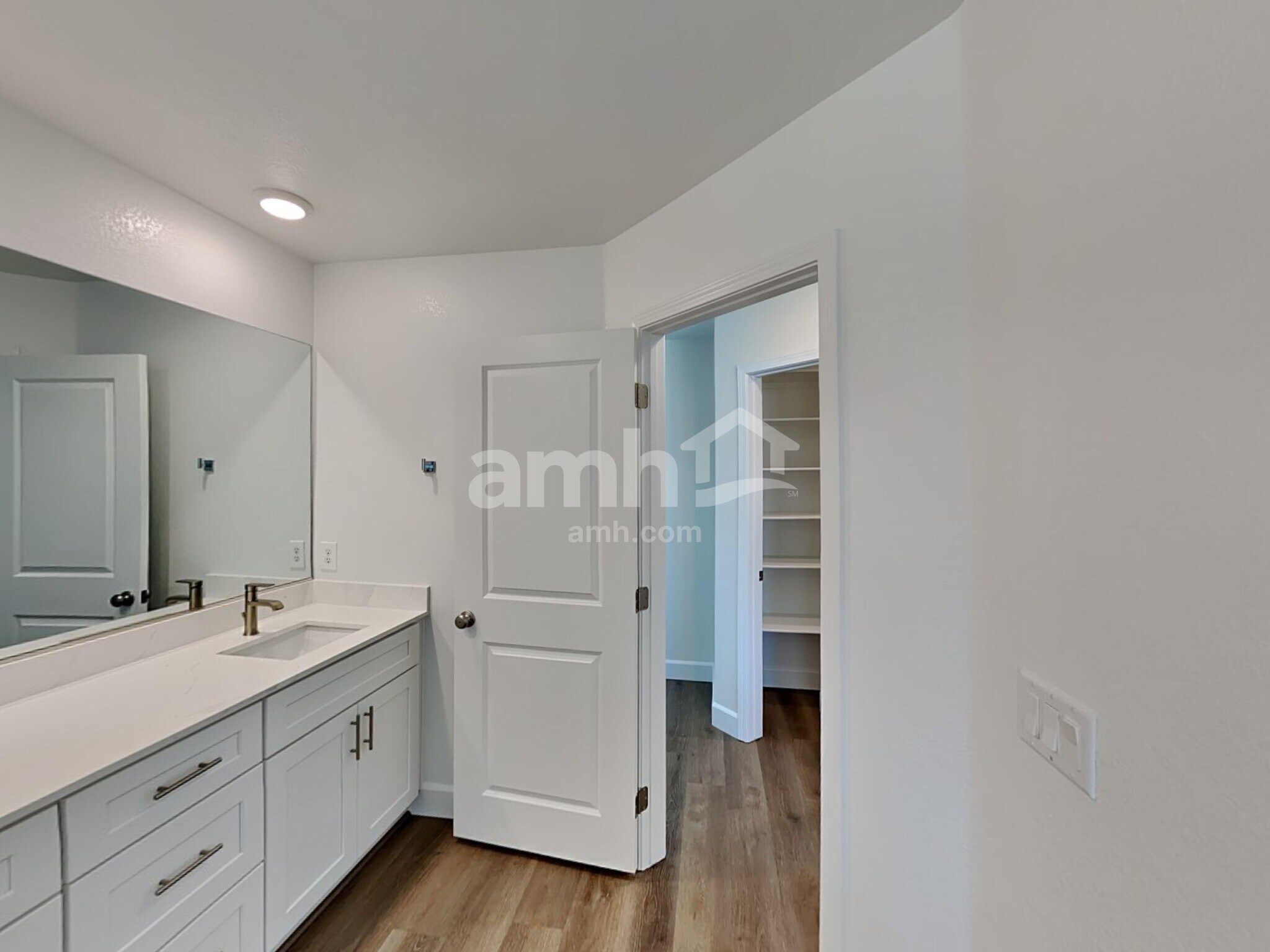 Building Photo - 10387 Medusita St